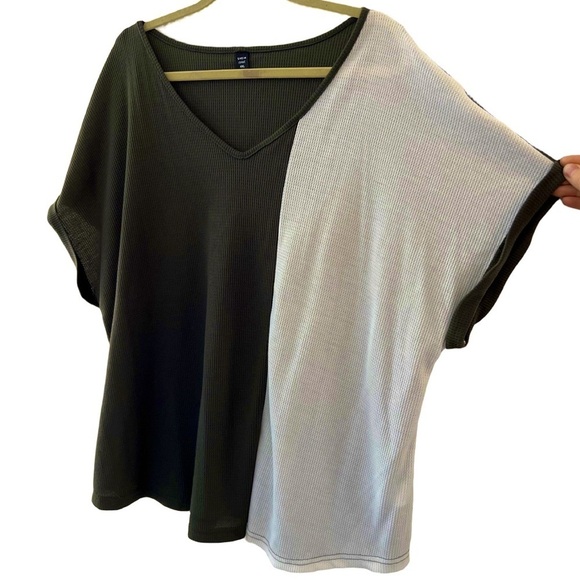 Women’s Color-Block Green & Black Short Sleeve Batwing V-Neck Blouse Top - Picture 5 of 5